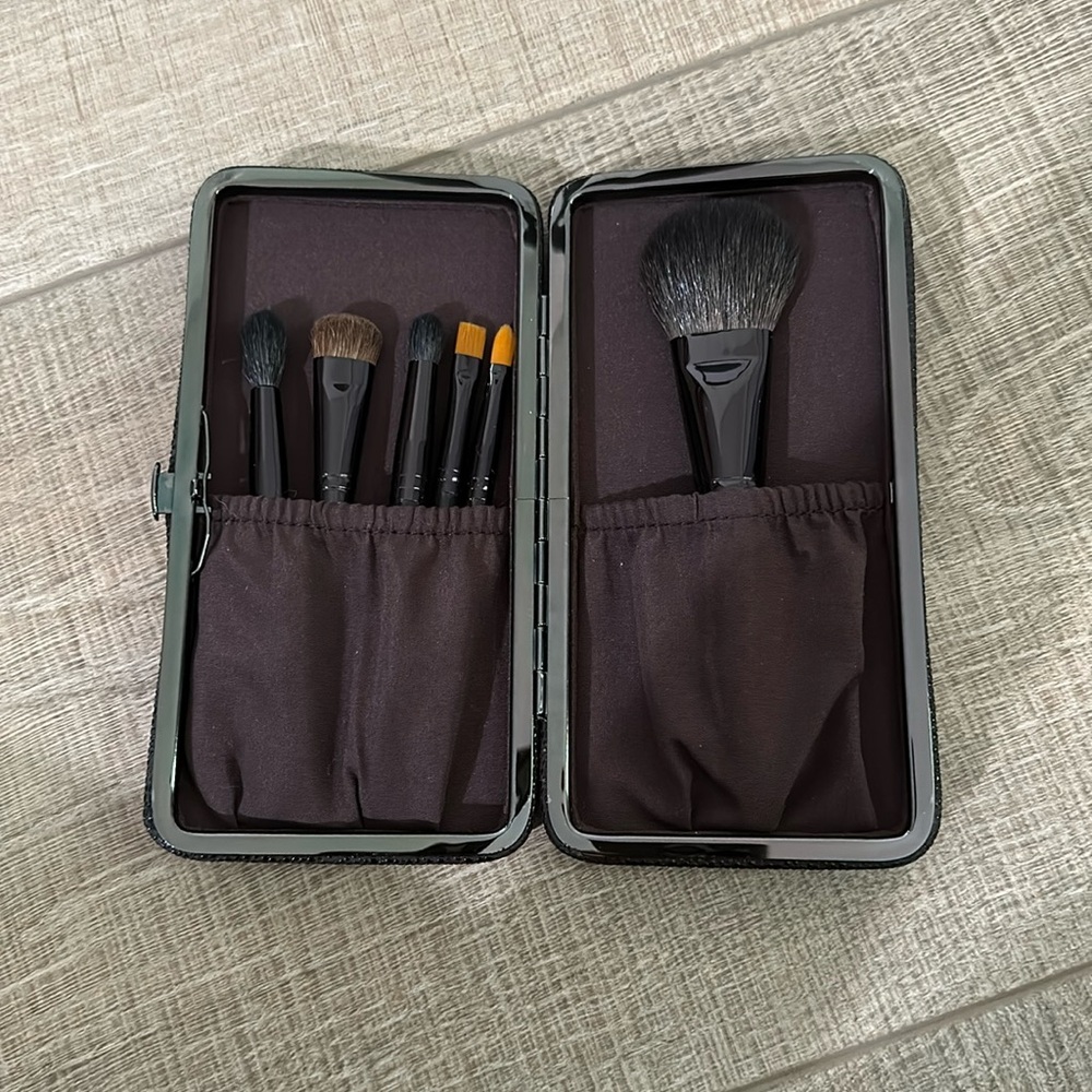 Laura Mercier 6 piece travel brush set.